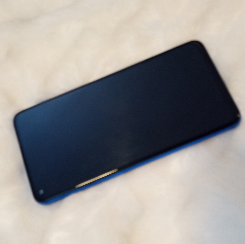 UMIDIGI F2PRO WITH 6.7 SCREEN UPPER LEFT HOLEPUNCH